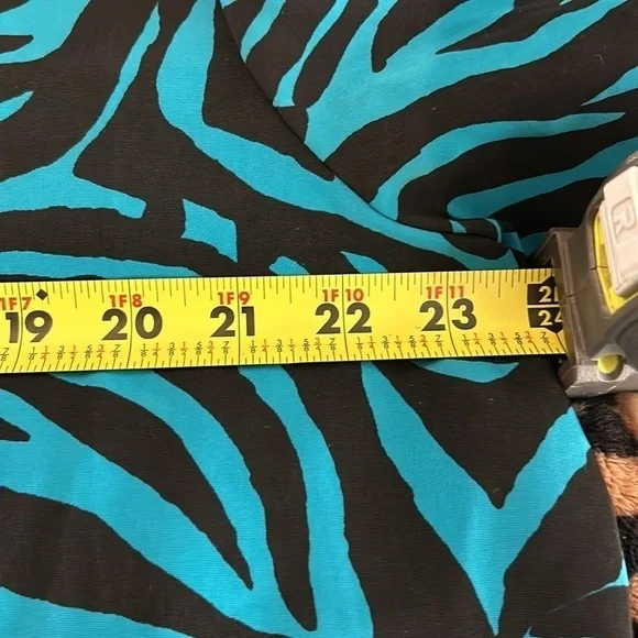 NWOT Susan Graver Teal/Black Animal Print Blouse - Picture 8 of 9